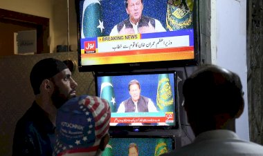 Pakistan'da hükümet düştü! Imran Khan görevden alındı