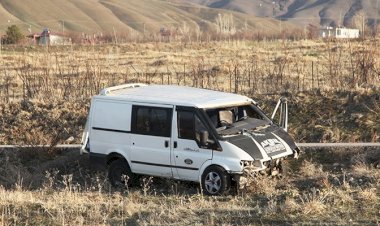 Bitlis'te minibüs takla attı: 4 ölü, 25 yaralı