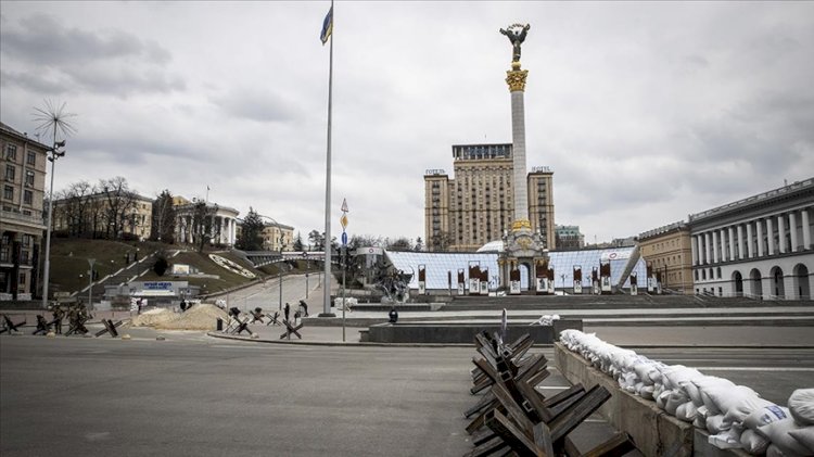 Kiev’de barikatlar kaldırılıyor