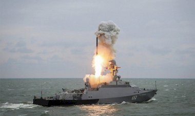 Ukrayna Karadeniz'de Bir Rus Askeri Gemisini Daha Vurdu