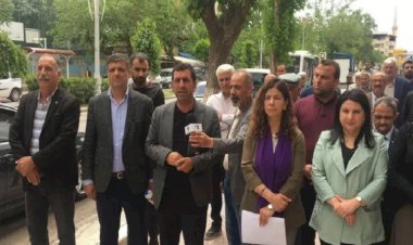 Siirt’te kayyum tepkisi: İlk hedefleri Kürtçe oldu