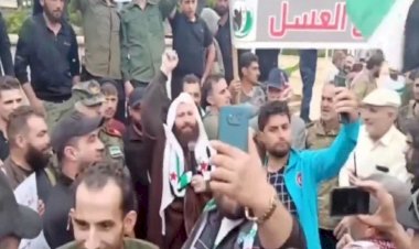 Efrin’deki Araplar gösteri yaptı: Türkiye’deki Suriyeliler dönmesin!