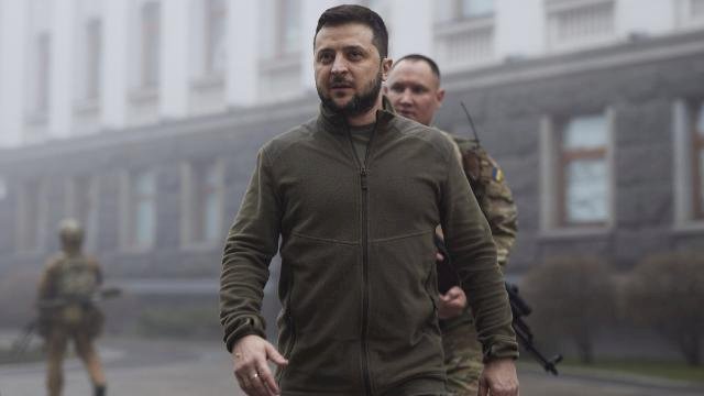 Zelenskiy duyurdu: Azovstal’dan sivillerin tahliyesi başladı