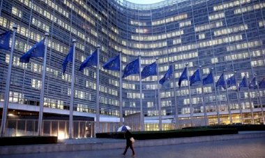 AB ülkeleri, Rusya'dan petrol alımını yasaklayan yaptırım paketini onayladı