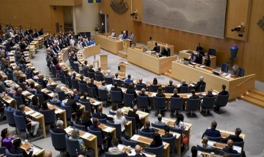 İsveç hükümeti Kürt vekilden destek aldı, güven oylamasından 1 oy farkla kurtuldu