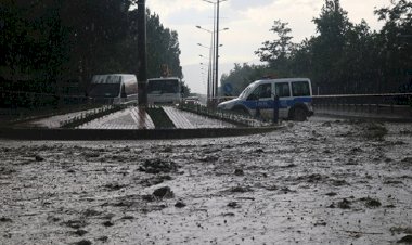 Erzincan'da sağanak sele dönüştü