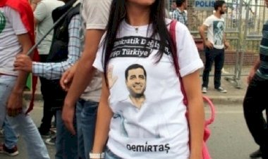 Demirtaş tişörtü giyen çocuk ve annesi gözaltına alındı!