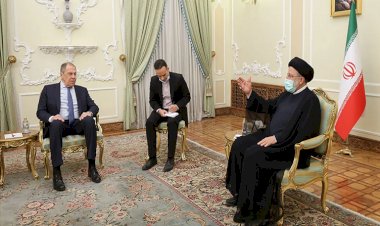 Lavrov, Tahran'da İran Cumhurbaşkanı Reisi ile görüştü