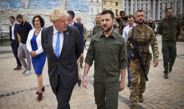 Boris Johnson: Ülkesinden ayrılması gerekirse Zelenskiy'i ağırlamaktan onur duyarız