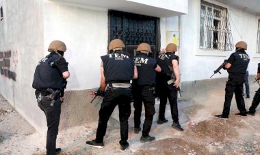 Adana'da ev baskınları: HDP'li eşbaşkanlar dahil çok sayıda gözaltı