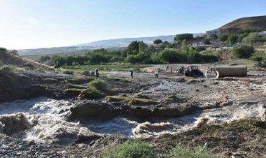 Batman'da sulama kanalının sifonu patladı, 120 ton buğday suya kapıldı