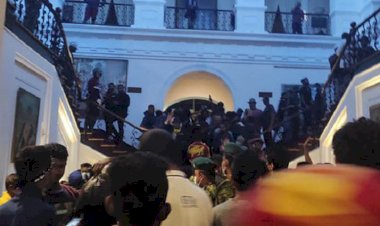 Sri Lanka’da protestocular başkanlık konutunu bastı: Devlet Başkanı Rajapaksa kaçtı