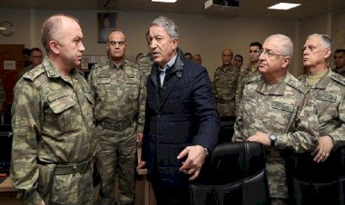 Hulusi Akar Kobani yakınlarında Süleyman Şah Türbesi'ni ziyaret etti