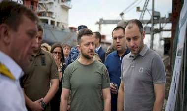 Zelenskiy, Ukrayna'dan tahıl taşıyacak ilk gemi yüklemesinin başladığını bildirdi