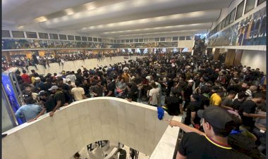 Eylemler nedeniyle Irak Parlamentosu’nda oturumlar askıya alındı