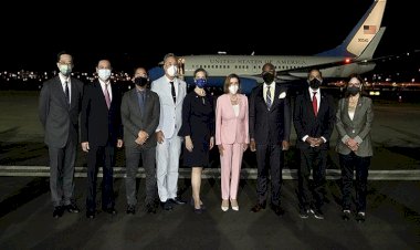 Pelosi’yi taşıyan ABD uçağı Tayvan’a indi