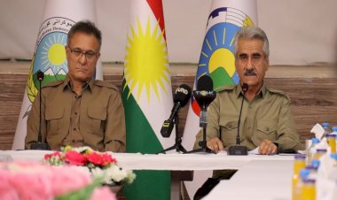 İki köklü Kürt partisi birleşme kararı aldı