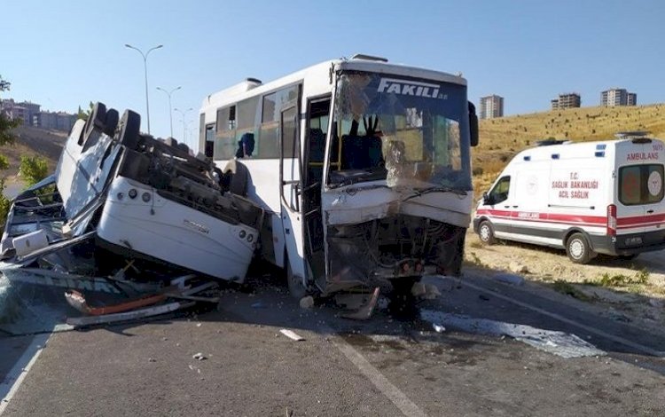 Antep’te işçi servisleri çarpıştı: 3'ü ağır 22 yaralı