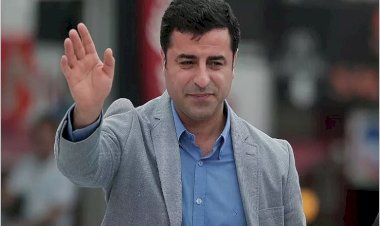 Demirtaş, PKK restiyle HDP ve Meclis'i tercihe zorluyor