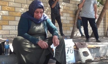 Eşi ve iki oğlu öldürülen Emine Şenyaşar kendini yakmak istedi