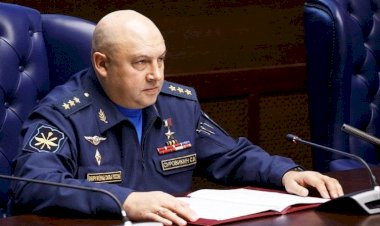 Rus komutandan itiraf gibi açıklama: Durum gergin, zor kararlar alabiliriz