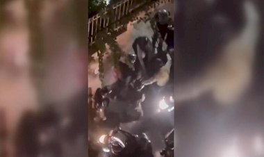 İran'da polisin bir göstericiyi darbettiği ve kafasına ateş ettiği görüntü tepkilere yol açtı!