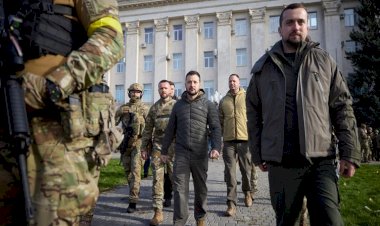 Ukrayna lideri Zelenskiy, Rusya’nın çekildiği Kherson'da