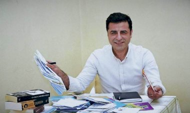 Demirtaş'tan Taksim patlamasına ilişkin 11 sorusu