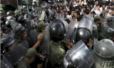 İran’da protestolar: Biri yarbay 3 güvenlik görevlisi öldürüldü