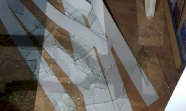 Adana'da HDP binasına taşlı saldırı