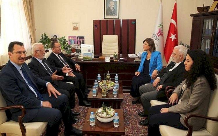 AK Parti'den HDP'ye diyalog çağrısı: Fırsatı kaçırma