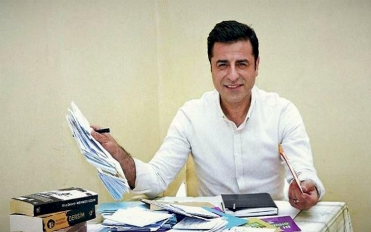 Selahattin Demirtaş, Twitter'da 4 soruluk anket paylaştı