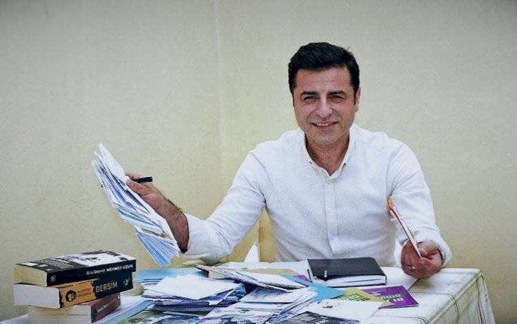 Demirtaş'tan Taksim patlamasına ilişkin 11 sorusu