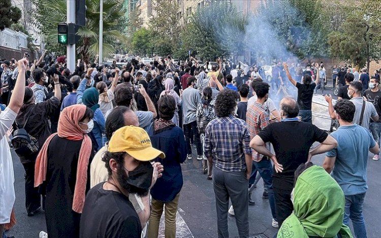 İran'daki protestolarda polis ve göstericilere ateş açıldı: 4 kişi öldü