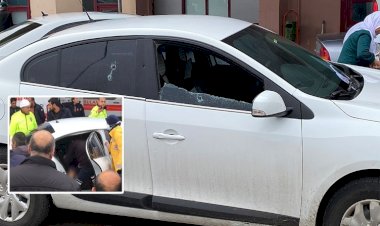 Diyarbakır'da kırmızı ışıkta bekleyen otomobile silahlı saldırı