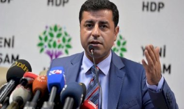 Demirtaş'tan muhalefete: Bu kritik döneme koltuk paylaşımı olarak bakmak, tarihi fırsatı heba etmektir