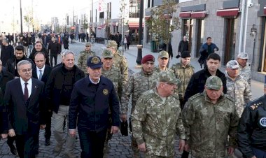 Hulusi Akar ve TSK komutasından Diyarbakır-Sur’a ziyaret