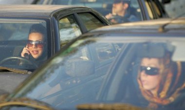 İran'da araç sahiplerine "başörtüsü ihlali mesajı" yeniden atılmaya başladı