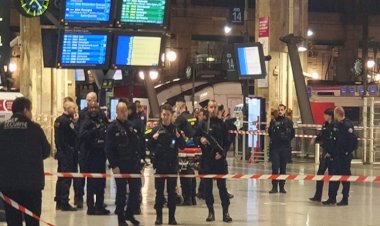 Paris’te bıçaklı saldırı: Çok sayıda yaralı var