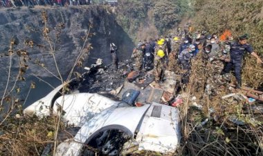 Nepal'de yolcu uçağı düştü: Çok sayıda ölü var