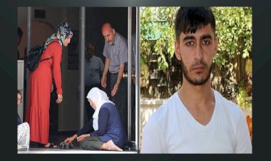 HDP önünde oturan Hacire Akar'ın oğlu kendisini yaktı