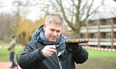 İsveç'te ırkçı lider, Türk Büyükelçiliği önünde Kuran-ı Kerim yaktı