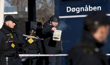 Irkçı Siyasetçi Şimdi De Danimarka'da Kuran’ı Kerim Yaktı