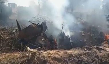 Hindistan'da iki savaş uçağı düştü