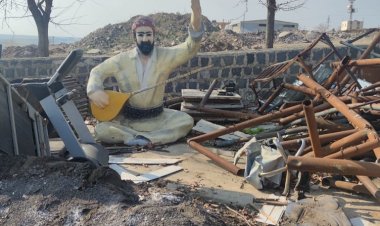 Şivan Perwer heykeli: Önce saldırıya uğradı, sonra çürümeye terk edildi