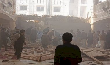 Pakistan'da bir camide patlama: Çok sayıda ölü ve yaralı var