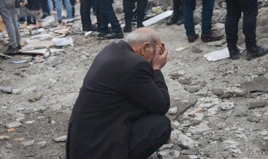 Depremde hayatını kaybedenlerin sayısı 3 bin 703'e yükseldi
