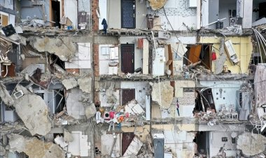 Depremlerde hayatını kaybedenlerin sayısı 20 bin 665'e yükseldi