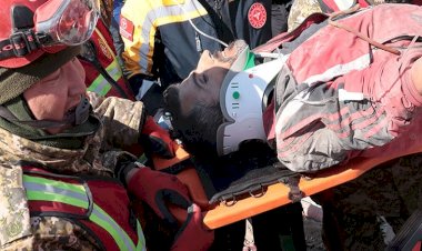 Hatay'da 296'ncı saatte üç kişi enkazdan sağ çıkarıldı