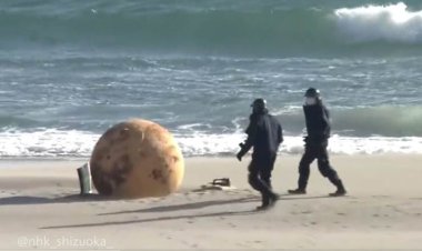 Japonya 'gizemli top' nedeniyle sahili kapattı